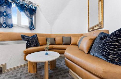 The KingDome - A Unique, Royal Experience with Hot Tub, Rooftop and Views - Foto 23