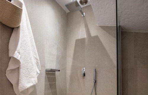 Akonizia Luxury House - With Private Heated Pool and Jacuzzi - Photo 74