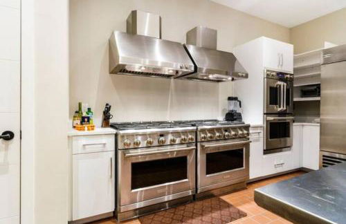 New Modern Waterfront Home w Saltwater Pool - Foto 36