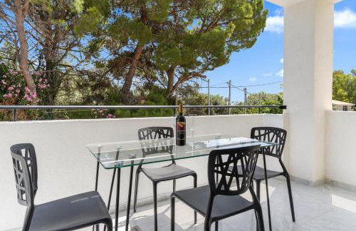 Miralis Apartments - Photo 6