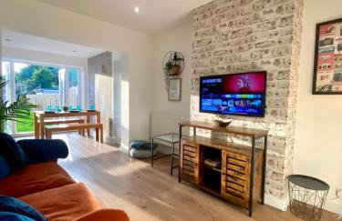 Isleworth House with Garden & private parking - Photo 7