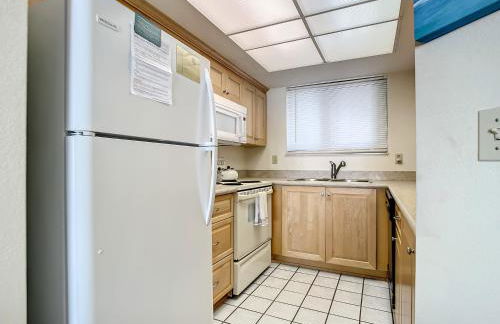 Ocean View with a beachfront pool at Ocean Trillium Condo ~ 402 - Foto 5