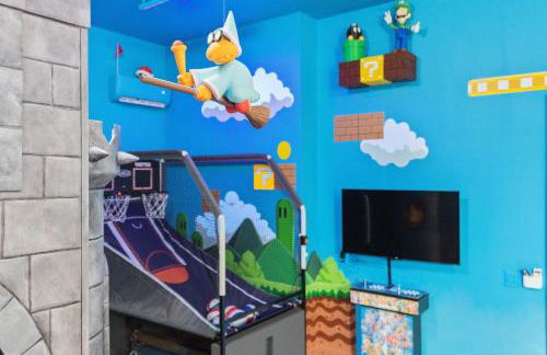 Luxury Resort Family Home Professionally Furnished Ultra Comfortable beds Epic Mario Game Room Themed Bedrooms Heated Pool and Spa Outdoor Grill Golf Course View - Foto 20