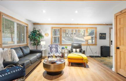 Sweet Pine Deck + Hot Tub, Cozy Modern Interior Close to Ski Resort! - Foto 15