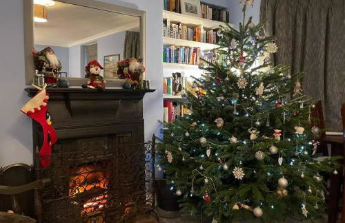 Lovely Charmouth cottage with log fire & garden close to beach - Photo 14