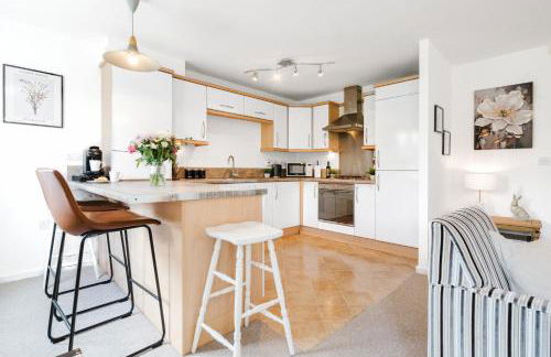 2BR Flat Near City Centre with Free Parking - Foto 26