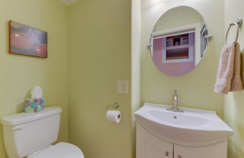 French Broad River Access Whimsical Gem with Deck - Foto 22