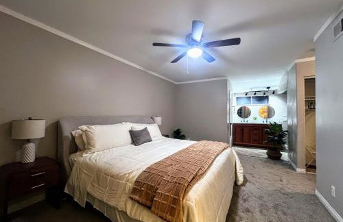 Bright & Spacious 5BR Modern Vacation Home - Near Disneyland & Beaches - Photo 19