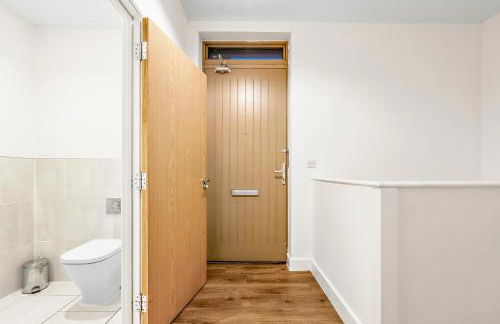 Modern 3-Bed Penthouse with Terrace & Gym, Near Canary Wharf, Weekly deals - Foto 27