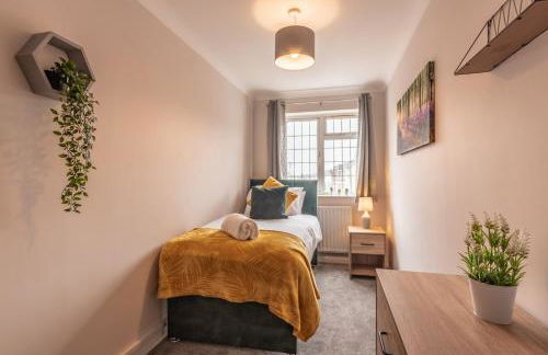 3 Bed Spacious Stylish House, Southampton - Off Road Parking & Private Garden - Sleeps 7, Close to City Centre - by Blue Puffin Stays - Photo 5