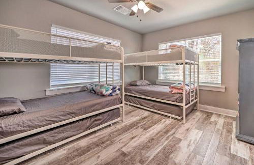 Lakefront Fort Towson Home Private Dock and 3 Decks - Foto 21