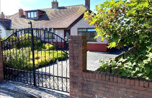 Quiet Secluded two Bedroom Bungalow With Parking - Foto 1