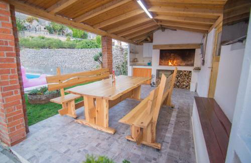 Village holiday apartman with heated pool Maslina - Photo 13