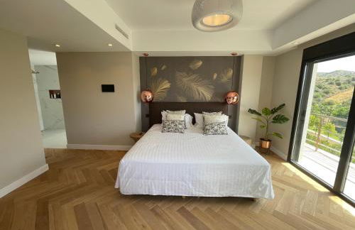 ULTIMATE LUXURY DREAM VILLA with 7 BEDROOMS, GYM, SPA and INFINITY POOL - Photo 30