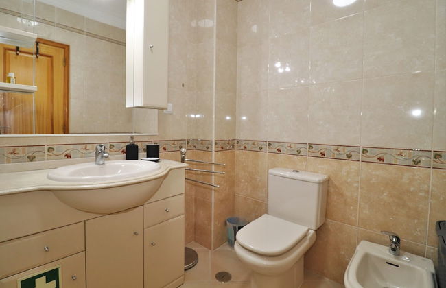 Lovely 2 -bedroom Vacation Apartment In Quarteira - Foto 9