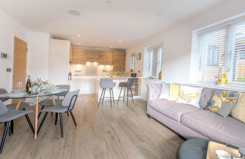 1 bed Albury Contemporary Apartment with Secure Parking - Pass the Keys - Photo 4