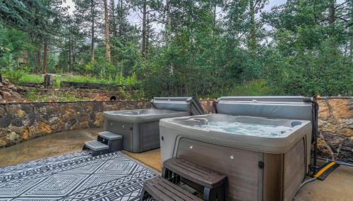 The Stone Lodge - Sleeps 15 - Hot Tubs - Game Room - Photo 1