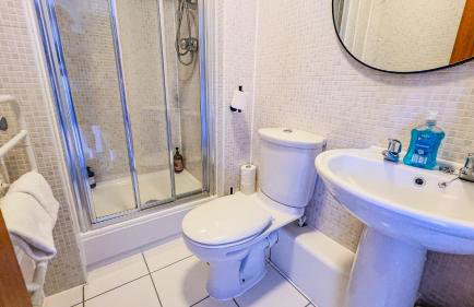 Piazza 2 bed 2 bath APT close to Cardiff Bay and WMC with Private Parking - Foto 10