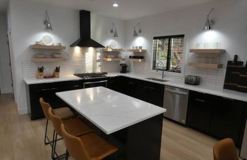 Modern Chalet with Hot Tub and Lake Access - Foto 12