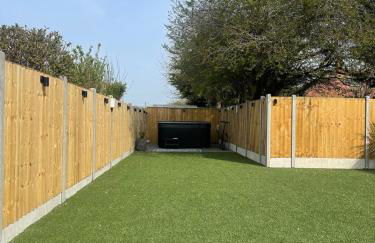 Blissful 4-Bedroom Home with Hot tub - Foto 20