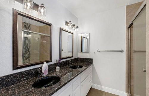 Vacation Home in Vegas w Pool 2 mile to Strip - Foto 51