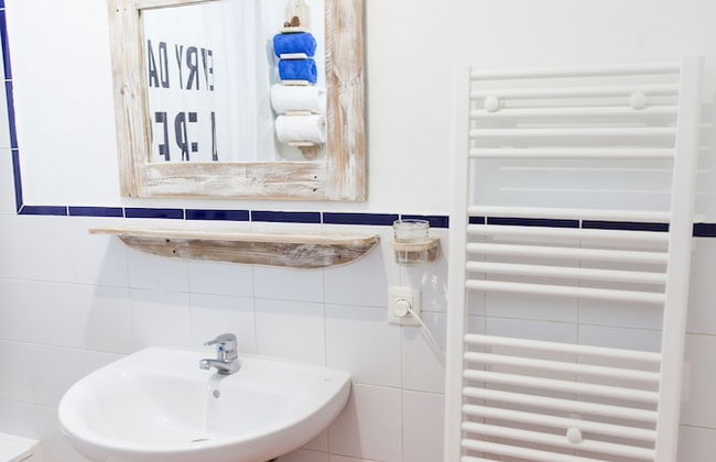 Beach House with garden - Photo 15