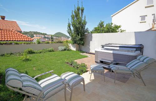 Abelia, two terraces, hot tub, free parking - Foto 16