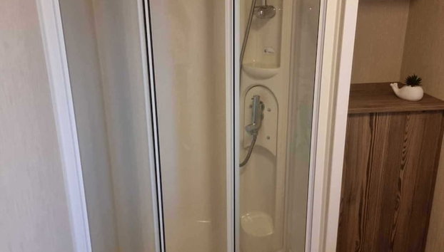 3 Bed Caravan - Near Beach, 5 Star Reviews, Wifi - Foto 5, Baño