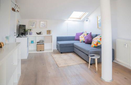 049 - Attico ELEGANTE, 10 minuti a piedi da MARE e SPIAGGIA - POSTO AUTO PRIVATO GRATIS - Foto 7