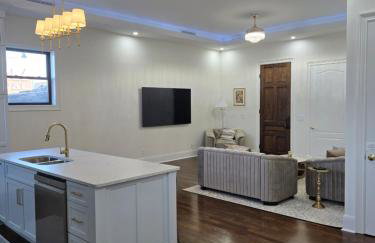 The Luxe Building- 2 Bedroom Apartment in Metropolis - Photo 32