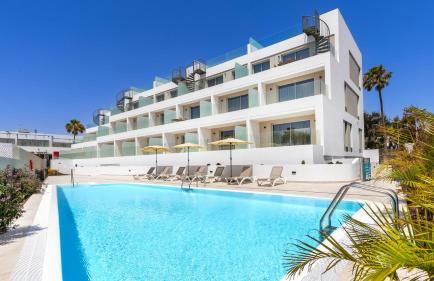 Calm Beach Apartments - Photo 1