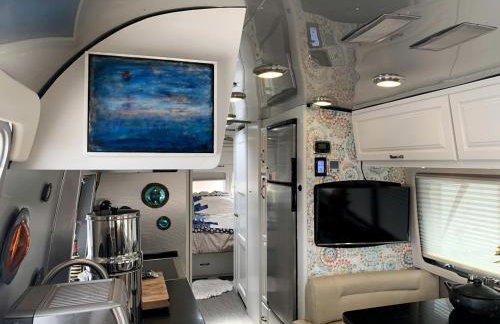 Huge Airstream is Perfect for a Family Getaway - Foto 4