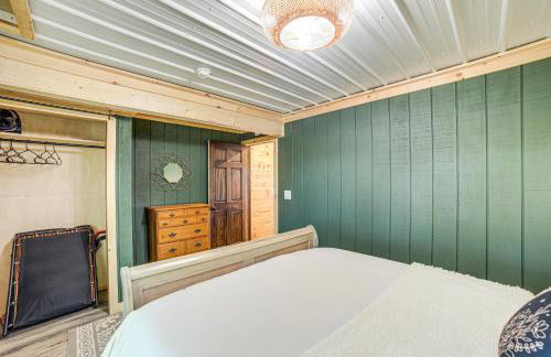 Private Island Home in Belding with Dock and Grill! - Foto 10