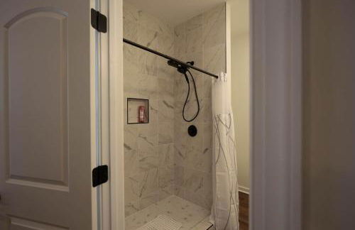 4 Min to Downtown - En-Suite Bath - Washer and Dryer - Foto 23