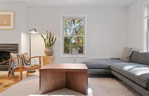 Emerald Cabin W/Hot tub, Firepit, Lake, Skiing - Foto 1