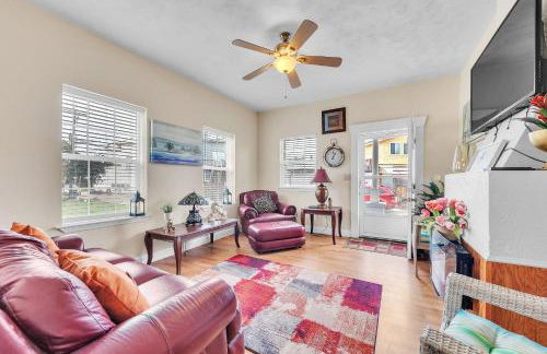 Charming Coastal Retreat in Bay St Louis home - Photo 3