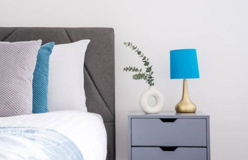 Recently renovated stylish home parking - Pass the Keys - Photo 32