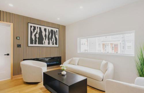 Luxury 3BD Short Walk to Airport - Foto 1