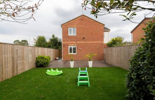 Pass the Keys 4-Bed Home with Garden Parking Near Durham - Foto 36