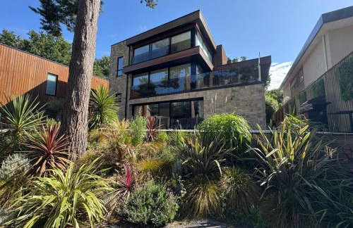 Luxury Villa - Hot Tub - Exclusive Offers - Amar Luxury Stays - Photo 1