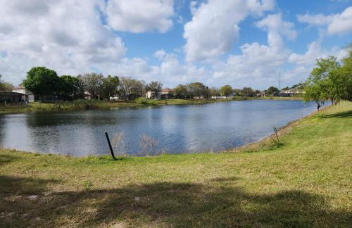 Spacious retreat w pool & game room - Foto 73