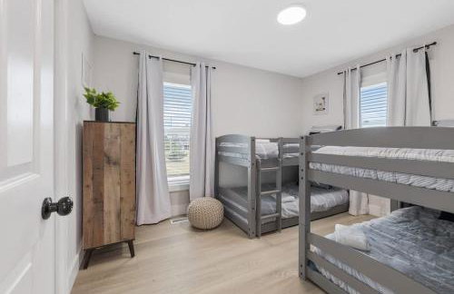 Elegant Updated Oceanfront Home with Pool & Hot Tub - Photo 80