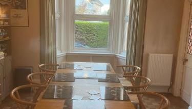 Spacious 4 Bed House Ideal for Races - Foto 5