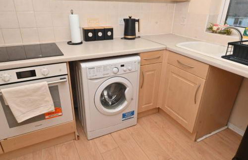 Central Comfort Southampton, Free Parking - Photo 12