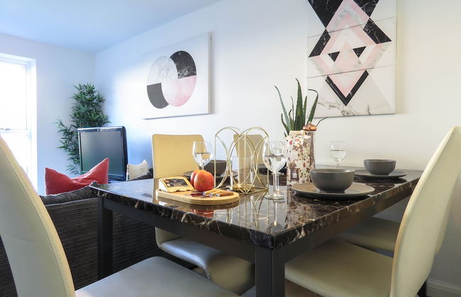 Tudors eSuites Birmingham House with Private Garden Free Parking - Foto 8