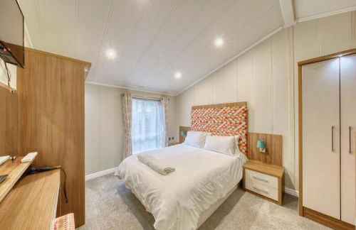 New Forest lodge - 194 NO PETS - Photo 9