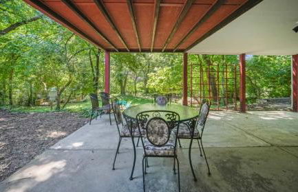 Spacious 5-Bedroom Retreat for 12 in Serene Neighborhood Near Louisville's Best Attractions - Photo 33