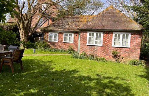 Green Cottage in grounds of Grade II* Frognal Farmhouse - Photo 35