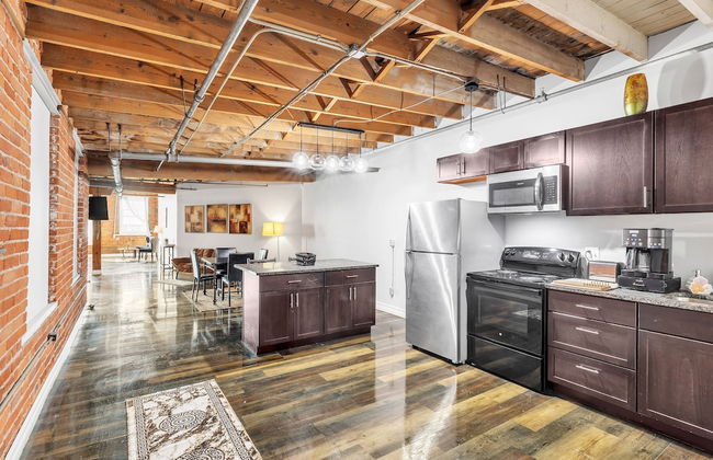 Stylish Chic Retreat At Lafayette Lofts 1 Bedroom Apts by RedAwning - Foto 12