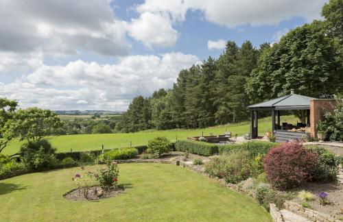 Broad Meadows Farmhouse 12 Guests - Photo 36